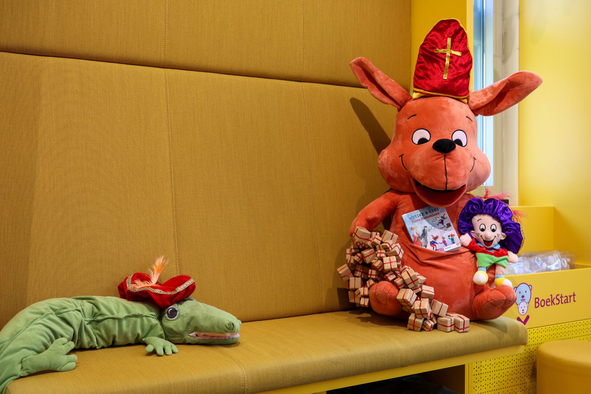 Voorlezen en knutselen thema Sinterklaas in Bibliotheek Makkum